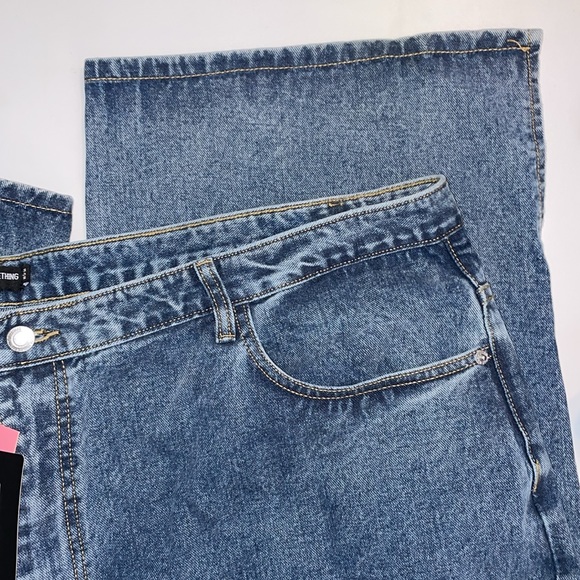 PrettyLittleThing Plus Vintage Wash Split Hem Jeans - Picture 7 of 9